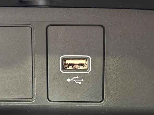 フィット ｅ：ＨＥＶクロスター　純正９型ナビ　バックカメラ　衝突被害軽減システム　ＥＴＣ　レーダークルーズ　禁煙車　ドラレコ　コーナーセンサー　スマートキー　ＬＥＤヘッド　オートハイビーム　車線逸脱警報　フルセグ　プライバシーガラス（53枚目）