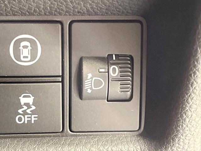 フィット ｅ：ＨＥＶクロスター　純正９型ナビ　バックカメラ　衝突被害軽減システム　ＥＴＣ　レーダークルーズ　禁煙車　ドラレコ　コーナーセンサー　スマートキー　ＬＥＤヘッド　オートハイビーム　車線逸脱警報　フルセグ　プライバシーガラス（64枚目）