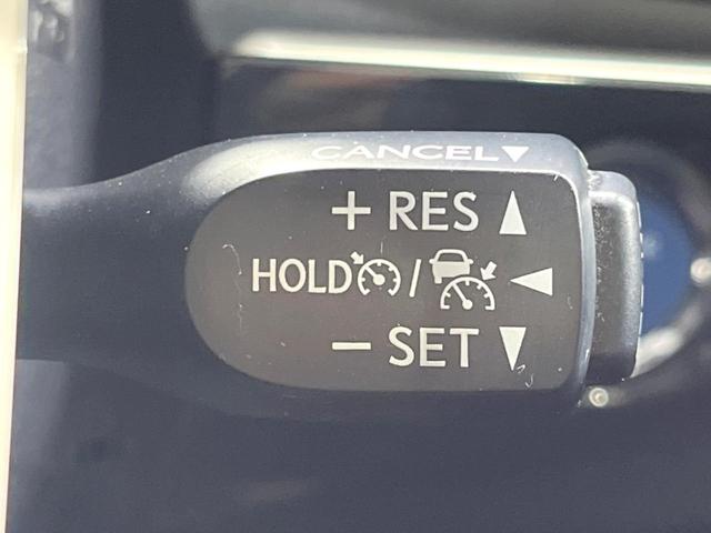 プリウス Ａツーリングセレクション　バックカメラ　衝突被害軽減システム　レーダークルーズ　禁煙車　レザーシート　コーナーセンサー　スマートキー　ＬＥＤヘッド　ビルトインＥＴＣ　純正１７インチアルミ　オートハイビーム　パークアシスト（7枚目）