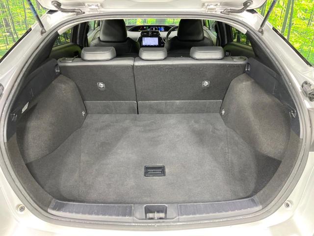 プリウス Ａツーリングセレクション　バックカメラ　衝突被害軽減システム　レーダークルーズ　禁煙車　レザーシート　コーナーセンサー　スマートキー　ＬＥＤヘッド　ビルトインＥＴＣ　純正１７インチアルミ　オートハイビーム　パークアシスト（10枚目）