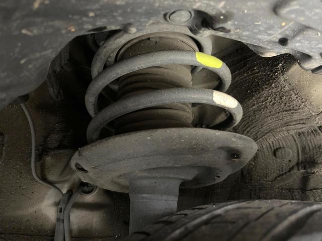 プリウス Ａツーリングセレクション　バックカメラ　衝突被害軽減システム　レーダークルーズ　禁煙車　レザーシート　コーナーセンサー　スマートキー　ＬＥＤヘッド　ビルトインＥＴＣ　純正１７インチアルミ　オートハイビーム　パークアシスト（21枚目）