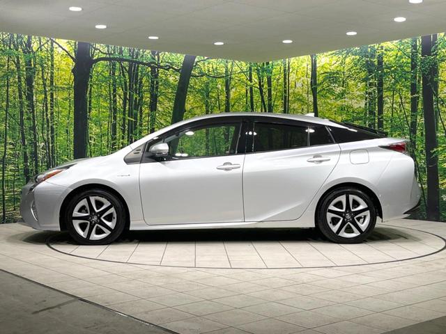 プリウス Ａツーリングセレクション　バックカメラ　衝突被害軽減システム　レーダークルーズ　禁煙車　レザーシート　コーナーセンサー　スマートキー　ＬＥＤヘッド　ビルトインＥＴＣ　純正１７インチアルミ　オートハイビーム　パークアシスト（26枚目）