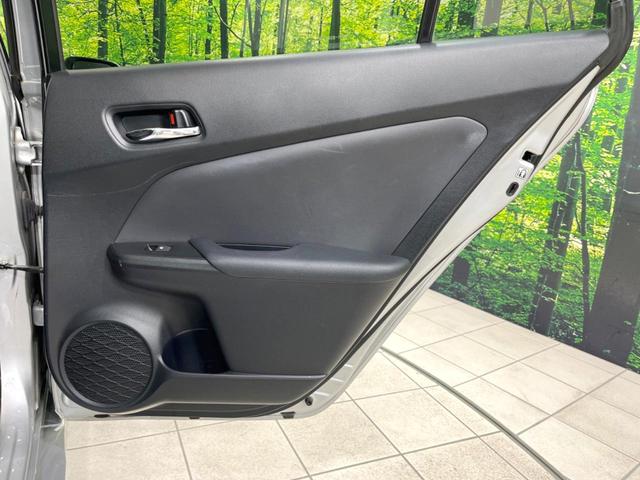 プリウス Ａツーリングセレクション　バックカメラ　衝突被害軽減システム　レーダークルーズ　禁煙車　レザーシート　コーナーセンサー　スマートキー　ＬＥＤヘッド　ビルトインＥＴＣ　純正１７インチアルミ　オートハイビーム　パークアシスト（42枚目）