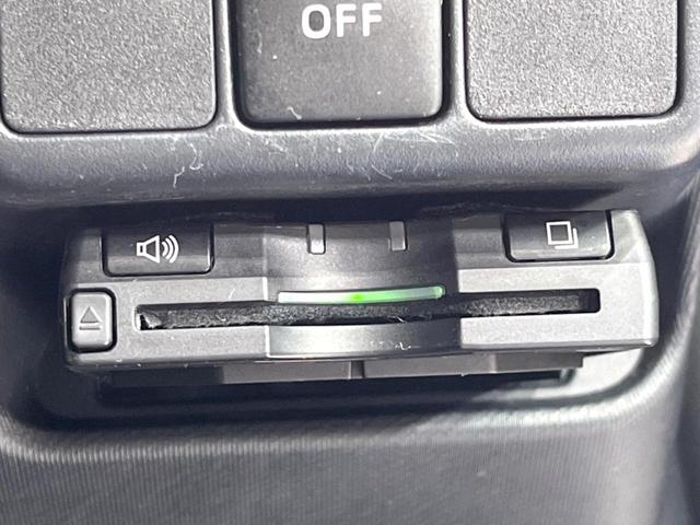 アクア Ｇ　純正ナビ　禁煙車　バックカメラ　ＥＴＣ　フルセグ　Ｂｌｕｅｔｏｏｔｈ　スマートキー　オートライト　ステアリングスイッチ　オートエアコン　盗難防止装置　プライバシーガラス　アイドリングストップ　横滑防止（5枚目）