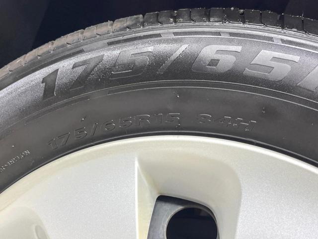 アクア Ｇ　純正ナビ　禁煙車　バックカメラ　ＥＴＣ　フルセグ　Ｂｌｕｅｔｏｏｔｈ　スマートキー　オートライト　ステアリングスイッチ　オートエアコン　盗難防止装置　プライバシーガラス　アイドリングストップ　横滑防止（29枚目）