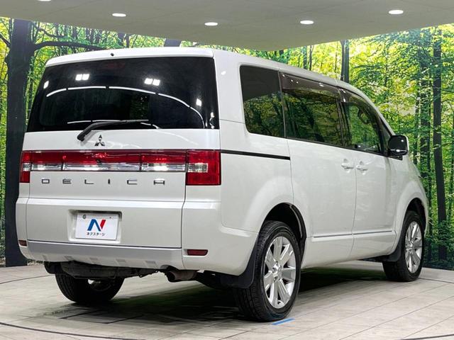 デリカＤ：５ Ｇ　パワーパッケージ　両側電動スライドドア　８インチナビ　フリップダウンモニター　バックカメラ　Ｂｌｕｅｔｏｏｈ　ドライブレコーダー　ＥＴＣ　ＨＩＤヘッドライト　スマートキー　純正１８インチアルミホイール　禁煙車（18枚目）