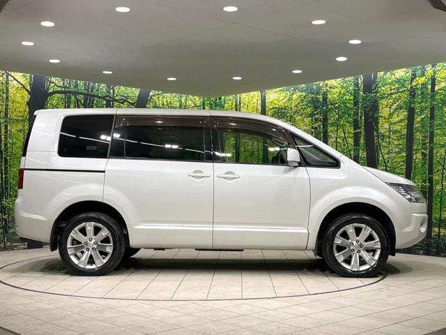 デリカＤ：５ Ｇ　パワーパッケージ　両側電動スライドドア　８インチナビ　フリップダウンモニター　バックカメラ　Ｂｌｕｅｔｏｏｈ　ドライブレコーダー　ＥＴＣ　ＨＩＤヘッドライト　スマートキー　純正１８インチアルミホイール　禁煙車（28枚目）