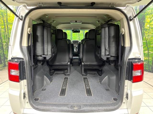 デリカＤ：５ Ｇ　パワーパッケージ　両側電動スライドドア　８インチナビ　フリップダウンモニター　バックカメラ　Ｂｌｕｅｔｏｏｈ　ドライブレコーダー　ＥＴＣ　ＨＩＤヘッドライト　スマートキー　純正１８インチアルミホイール　禁煙車（45枚目）