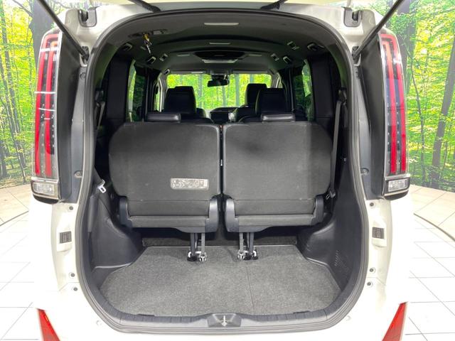 ノア ハイブリッドSi ダブルバイビー 両側電動ドア SDナビ 後席モニター バックカメラ 寒冷地仕様 衝突被害軽減システム 禁煙車 ハーフレザーシート ドラレコ スマートキー LEDヘッド ETC クルコン 純正16インチアルミ(11枚目)