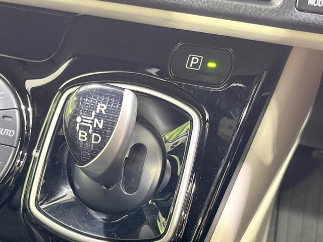 ノア ハイブリッドSi ダブルバイビー 両側電動ドア SDナビ 後席モニター バックカメラ 寒冷地仕様 衝突被害軽減システム 禁煙車 ハーフレザーシート ドラレコ スマートキー LEDヘッド ETC クルコン 純正16インチアルミ(44枚目)