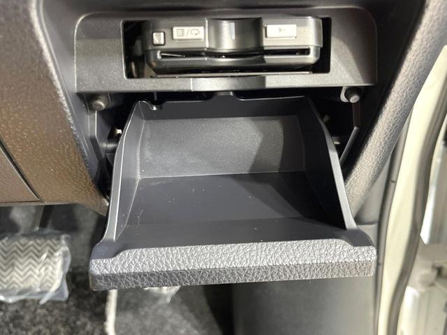 ノア ハイブリッドSi ダブルバイビー 両側電動ドア SDナビ 後席モニター バックカメラ 寒冷地仕様 衝突被害軽減システム 禁煙車 ハーフレザーシート ドラレコ スマートキー LEDヘッド ETC クルコン 純正16インチアルミ(59枚目)