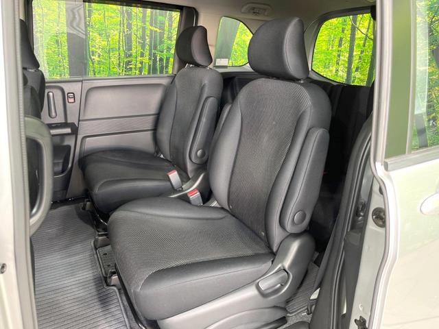 フリードハイブリッド ジャストセレクション　両側電動ドア　純正ＳＤナビ　バックカメラ　禁煙車　ドラレコ　スマートキー　ＨＩＤヘッド　ビルトインＥＴＣ　クルコン　オートライト　オートエアコン　ＣＤ　ＤＶＤ再生　フルセグ（9枚目）