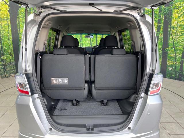 フリードハイブリッド ジャストセレクション　両側電動ドア　純正ＳＤナビ　バックカメラ　禁煙車　ドラレコ　スマートキー　ＨＩＤヘッド　ビルトインＥＴＣ　クルコン　オートライト　オートエアコン　ＣＤ　ＤＶＤ再生　フルセグ（11枚目）