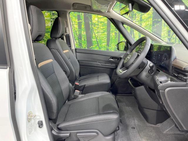 セレナ ｅ－パワー　ハイウェイスターＶ　登録済未使用車　１２．３インチナビ　両側電動ドア　全周囲カメラ　衝突被害軽減装置　レーダークルーズ　レザーシート　コーナーセンサー　スマートキー　ＬＥＤヘッド＆フォグ　ＥＴＣ２．０　純正１６インチＡＷ（8枚目）