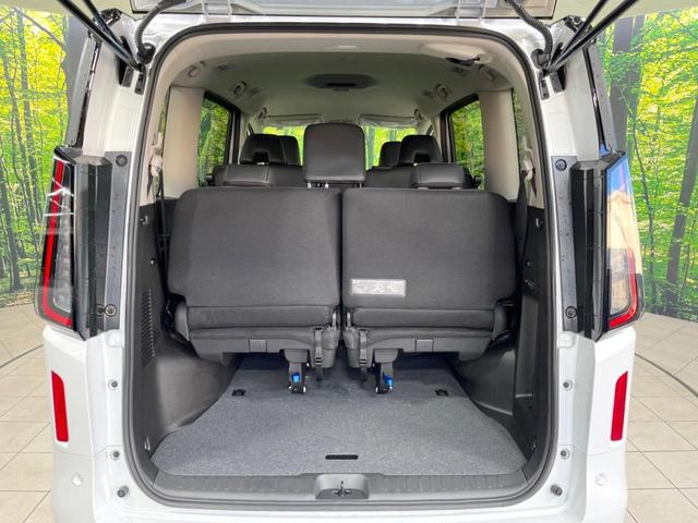 セレナ ｅ－パワー　ハイウェイスターＶ　登録済未使用車　１２．３インチナビ　両側電動ドア　全周囲カメラ　衝突被害軽減装置　レーダークルーズ　レザーシート　コーナーセンサー　スマートキー　ＬＥＤヘッド＆フォグ　ＥＴＣ２．０　純正１６インチＡＷ（11枚目）