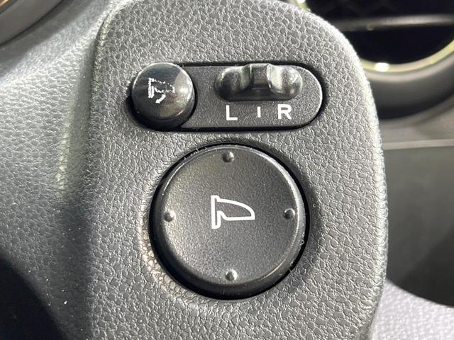 フィット Ｇ・１０ｔｈアニバーサリーＩＩ　バックカメラ　禁煙車　ＨＩＤヘッドライト　ビルトインＥＴＣ　オートライト　ＣＤ再生　プライバシーガラス　アイドリングストップ（7枚目）