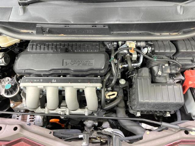 フィット Ｇ・１０ｔｈアニバーサリーＩＩ　バックカメラ　禁煙車　ＨＩＤヘッドライト　ビルトインＥＴＣ　オートライト　ＣＤ再生　プライバシーガラス　アイドリングストップ（18枚目）