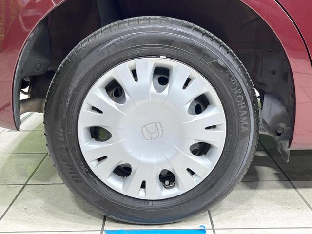 フィット Ｇ・１０ｔｈアニバーサリーＩＩ　バックカメラ　禁煙車　ＨＩＤヘッドライト　ビルトインＥＴＣ　オートライト　ＣＤ再生　プライバシーガラス　アイドリングストップ（28枚目）