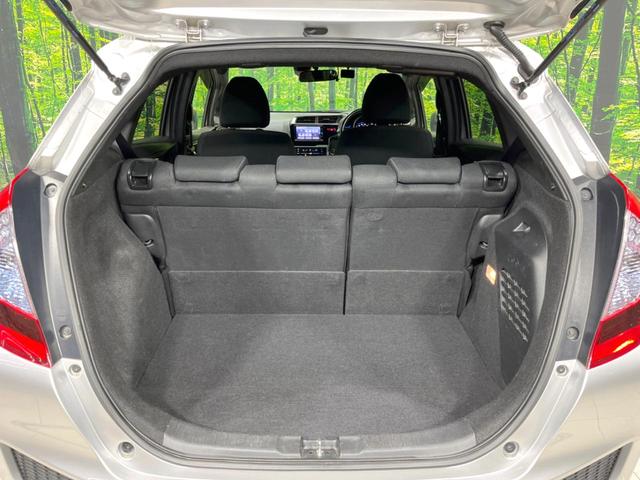 フィットハイブリッド Ｓパッケージ　純正ＳＤナビ　バックカメラ　寒冷地仕様　衝突被害軽減システム　禁煙車　ドラレコ　スマートキー　ＬＥＤヘッド　ＥＴＣ　クルコン　純正１６インチアルミ　オートライト　オートエアコン　Ｂｌｕｅｔｏｏｔｈ（10枚目）