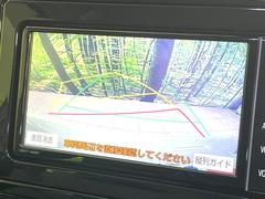 【バックカメラ】駐車時に後方がリアルタイム映像で確認できます。大型商業施設や立体駐車場での駐車時や、夜間のバック時に大活躍！運転スキルに関わらず、今や必須となった装備のひとつです！ 4