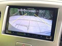 【バックカメラ】駐車時に後方がリアルタイム映像で確認できます。大型商業施設や立体駐車場での駐車時や、夜間のバック時に大活躍！運転スキルに関わらず、今や必須となった装備のひとつです！ 4