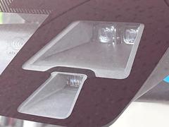【エマージェンシーブレーキ】走行中に前方の車両等を認識し、衝突しそうな時は警報とブレーキで衝突回避と被害軽減をアシスト。より安全にドライブをお楽しみいただけます。 3