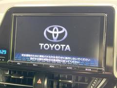 【純正９型ナビ】インテリアに溶け込むスタイリッシュな「専用設計」メーカーナビを装備♪視認性や操作性など基本性能にも優れ、より上質なカーライフをお楽しみいただけます。 4