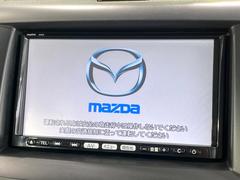 【純正ナビ】人気の純正ナビを装備しております。ナビの使いやすさはもちろん、オーディオ機能も充実！キャンプや旅行はもちろん、通勤や買い物など普段のドライブも楽しくなるはず♪ 3