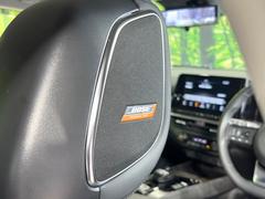 【ＢＯＳＥパーソナルプラスサウンドシステム】さらなる理想のプレミアムオーディオを追求して革新のヘッドレストスピーカーを運転席、助手席に搭載。また、室内空間に合わせてサウンドもチューニングしています。 7