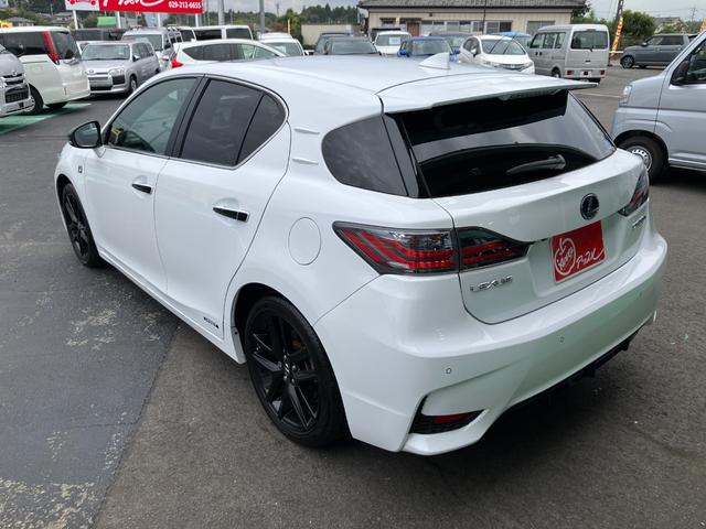 ＣＴ ＣＴ２００ｈ　ＦスポーツＸライン　ムーンルーフ　オプション黒塗装アルミ　レーダークルコン　純正ドラレコ　純正ナビＴＶ　バックカメラ　合皮コンビシート　シートヒーター　パワーシート　ＥＴＣ　プッシュスタート（12枚目）