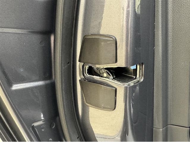 �f�q�h�A�X�^�r���C�U�[�𑕒��I���Ԃ𖄂߂邱�ƂŁA�X�e�A�����O���쎞�̎ԗ��̉����x���ጸ���A�N�C�b�N�ȃ��X�|���X�Ɏd�グ�܂��B