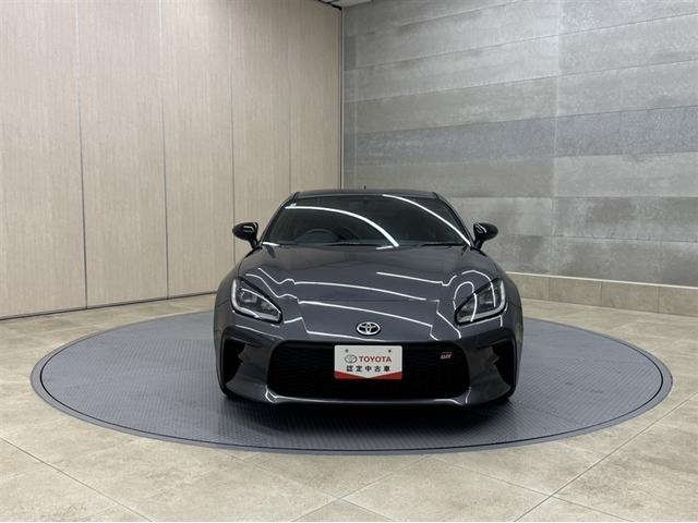 ���ԍw���̃|�C���g�ƂȂ�t�����g�}�X�N�ł��I�V���[�v�Ȗڂ�����ۓI�ȃf�U�C���̃w�b�h�����v�ł��B