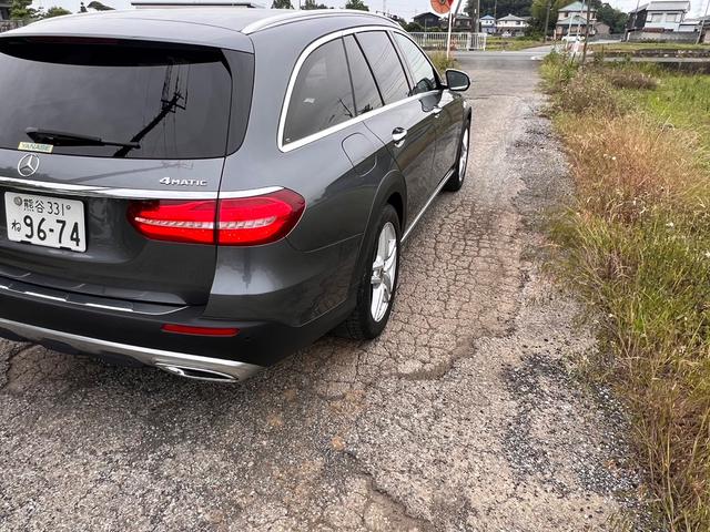 Ｅクラスオールテレイン Ｅ２２０ｄ　４マチック　オールテレイン　点検済み　令和０５年０５月２１日　１５７６２３ＫＭ４ＷＤ　全周囲カメラ　クリアランスソナー　オートクルーズコントロール　レーンアシスト　衝突被害軽減システム　サンルーフ　パワーシート　革シート（21枚目）