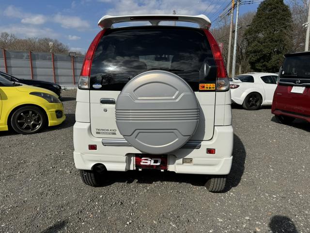 カスタムＸ　４ＷＤ　電動格納ミラー　ＭＴ　盗難防止システム　ＡＢＳ　ＣＤ　ＵＳＢ　ミュージックプレイヤー接続可　アルミホイール　衝突安全ボディ　エアコン　パワーステアリング　パワーウィンドウ　運転席エアバッグ(7枚目)