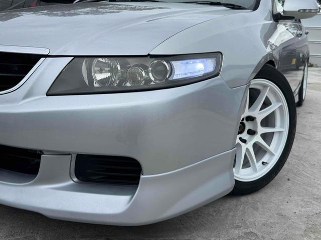 アコード ユーロR 車高調 ナビ アルミホイール HID ショットシフトMT キーレスエントリー 電動格納ミラー 盗難防止システム CD DVD再生 衝突安全ボディ ABS エアコン パワーステアリング(3枚目)