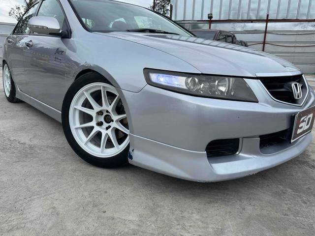 アコード ユーロR 車高調 ナビ アルミホイール HID ショットシフトMT キーレスエントリー 電動格納ミラー 盗難防止システム CD DVD再生 衝突安全ボディ ABS エアコン パワーステアリング(5枚目)