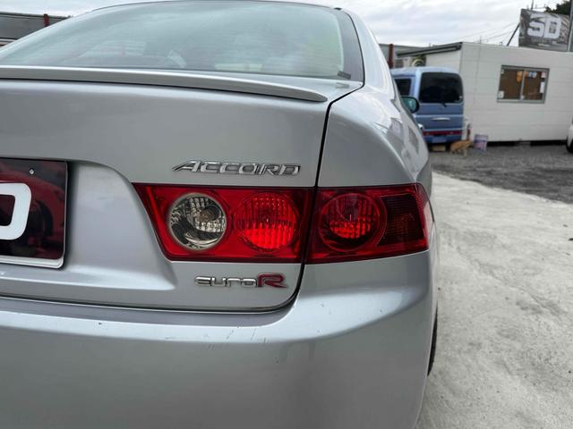 アコード ユーロR 車高調 ナビ アルミホイール HID ショットシフトMT キーレスエントリー 電動格納ミラー 盗難防止システム CD DVD再生 衝突安全ボディ ABS エアコン パワーステアリング(9枚目)
