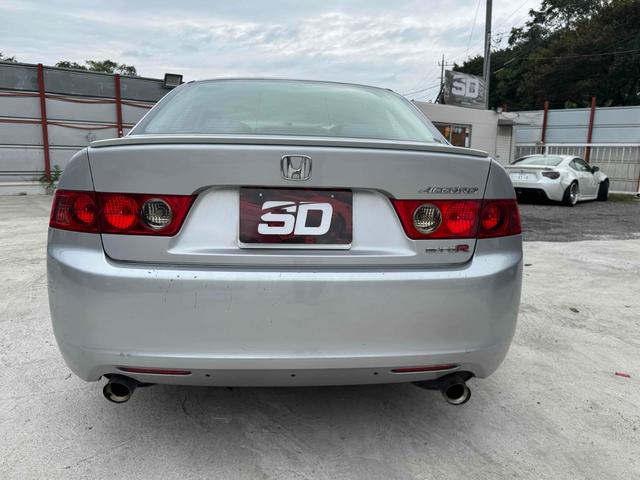 アコード ユーロR 車高調 ナビ アルミホイール HID ショットシフトMT キーレスエントリー 電動格納ミラー 盗難防止システム CD DVD再生 衝突安全ボディ ABS エアコン パワーステアリング(10枚目)