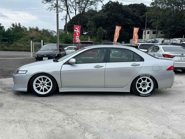 アコード ユーロR 車高調 ナビ アルミホイール HID ショットシフトMT キーレスエントリー 電動格納ミラー 盗難防止システム CD DVD再生 衝突安全ボディ ABS エアコン パワーステアリング(13枚目)