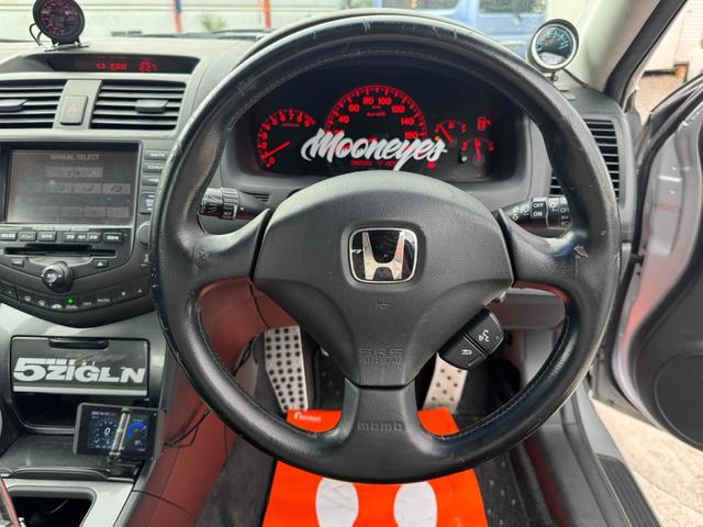 アコード ユーロR 車高調 ナビ アルミホイール HID ショットシフトMT キーレスエントリー 電動格納ミラー 盗難防止システム CD DVD再生 衝突安全ボディ ABS エアコン パワーステアリング(20枚目)