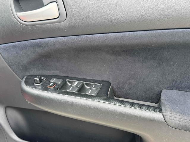 アコード ユーロR 車高調 ナビ アルミホイール HID ショットシフトMT キーレスエントリー 電動格納ミラー 盗難防止システム CD DVD再生 衝突安全ボディ ABS エアコン パワーステアリング(35枚目)
