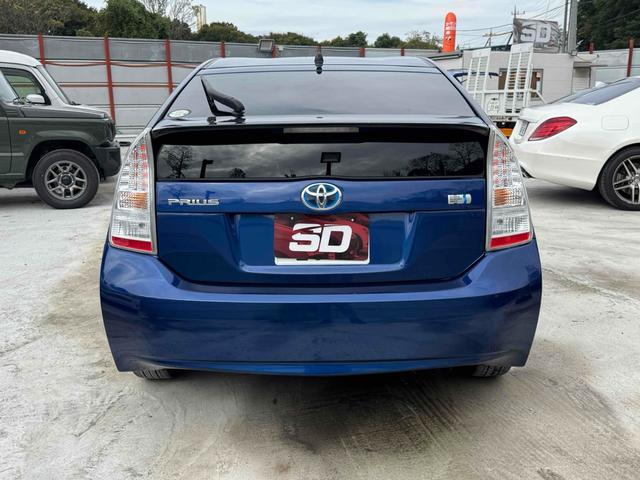 プリウス Ｇツーリングセレクション　ナビ　ＴＶ　アルミホイール　オートライト　スマートキー　電動格納ミラー　ＣＶＴ　ＣＤ　ＤＶＤ再生　ミュージックプレイヤー接続可　Ｂｌｕｅｔｏｏｔｈ　エアコン　パワーステアリング　パワーウィンドウ（5枚目）