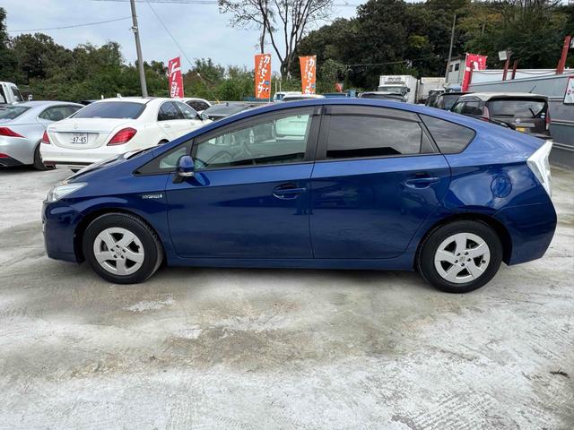 プリウス Ｇツーリングセレクション　ナビ　ＴＶ　アルミホイール　オートライト　スマートキー　電動格納ミラー　ＣＶＴ　ＣＤ　ＤＶＤ再生　ミュージックプレイヤー接続可　Ｂｌｕｅｔｏｏｔｈ　エアコン　パワーステアリング　パワーウィンドウ（7枚目）