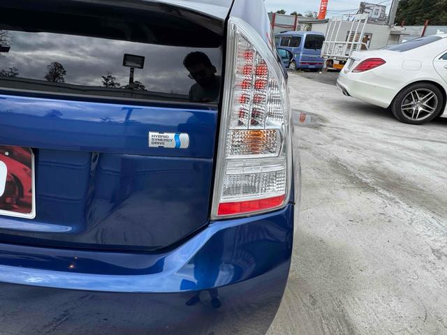 プリウス Ｇツーリングセレクション　ナビ　ＴＶ　アルミホイール　オートライト　スマートキー　電動格納ミラー　ＣＶＴ　ＣＤ　ＤＶＤ再生　ミュージックプレイヤー接続可　Ｂｌｕｅｔｏｏｔｈ　エアコン　パワーステアリング　パワーウィンドウ（8枚目）
