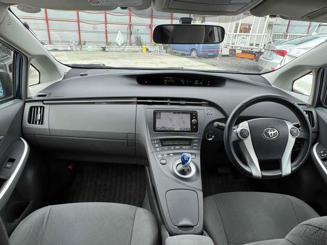 プリウス Ｇツーリングセレクション　ナビ　ＴＶ　アルミホイール　オートライト　スマートキー　電動格納ミラー　ＣＶＴ　ＣＤ　ＤＶＤ再生　ミュージックプレイヤー接続可　Ｂｌｕｅｔｏｏｔｈ　エアコン　パワーステアリング　パワーウィンドウ（12枚目）