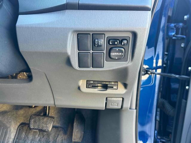 プリウス Ｇツーリングセレクション　ナビ　ＴＶ　アルミホイール　オートライト　スマートキー　電動格納ミラー　ＣＶＴ　ＣＤ　ＤＶＤ再生　ミュージックプレイヤー接続可　Ｂｌｕｅｔｏｏｔｈ　エアコン　パワーステアリング　パワーウィンドウ（17枚目）