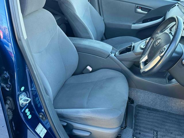 プリウス Ｇツーリングセレクション　ナビ　ＴＶ　アルミホイール　オートライト　スマートキー　電動格納ミラー　ＣＶＴ　ＣＤ　ＤＶＤ再生　ミュージックプレイヤー接続可　Ｂｌｕｅｔｏｏｔｈ　エアコン　パワーステアリング　パワーウィンドウ（25枚目）