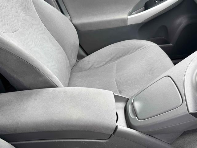 プリウス Ｇツーリングセレクション　ナビ　ＴＶ　アルミホイール　オートライト　スマートキー　電動格納ミラー　ＣＶＴ　ＣＤ　ＤＶＤ再生　ミュージックプレイヤー接続可　Ｂｌｕｅｔｏｏｔｈ　エアコン　パワーステアリング　パワーウィンドウ（26枚目）