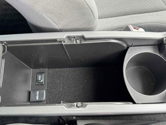 プリウス Ｇツーリングセレクション　ナビ　ＴＶ　アルミホイール　オートライト　スマートキー　電動格納ミラー　ＣＶＴ　ＣＤ　ＤＶＤ再生　ミュージックプレイヤー接続可　Ｂｌｕｅｔｏｏｔｈ　エアコン　パワーステアリング　パワーウィンドウ（29枚目）