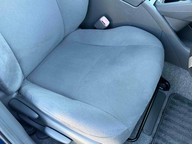 プリウス Ｇツーリングセレクション　ナビ　ＴＶ　アルミホイール　オートライト　スマートキー　電動格納ミラー　ＣＶＴ　ＣＤ　ＤＶＤ再生　ミュージックプレイヤー接続可　Ｂｌｕｅｔｏｏｔｈ　エアコン　パワーステアリング　パワーウィンドウ（30枚目）